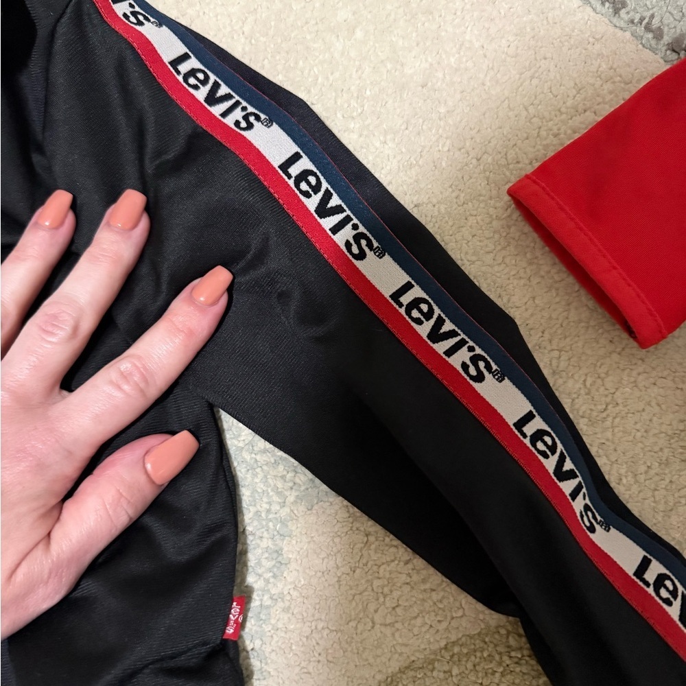 Levi’s Black Zip-Up Track Jacket Size 4T — Stylish & Comfy! - Picture 3 of 3